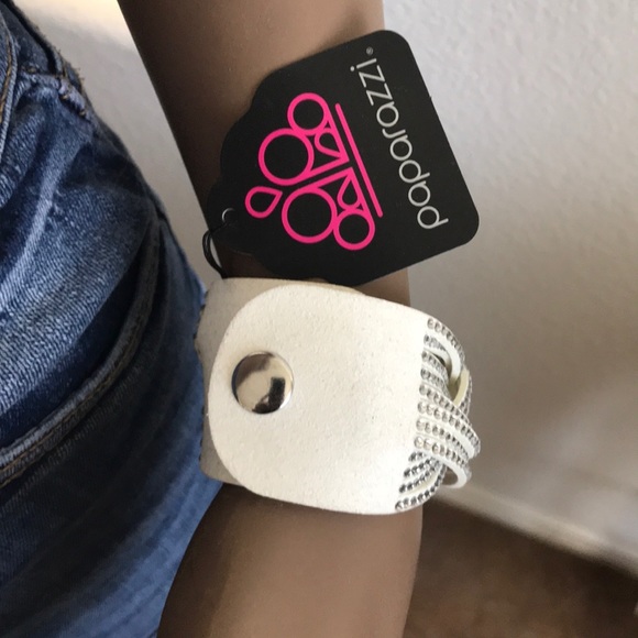 Paparrazzi Accessories Cuff Bracelet White Snap Closure Crystal Bling Summer - Picture 3 of 3